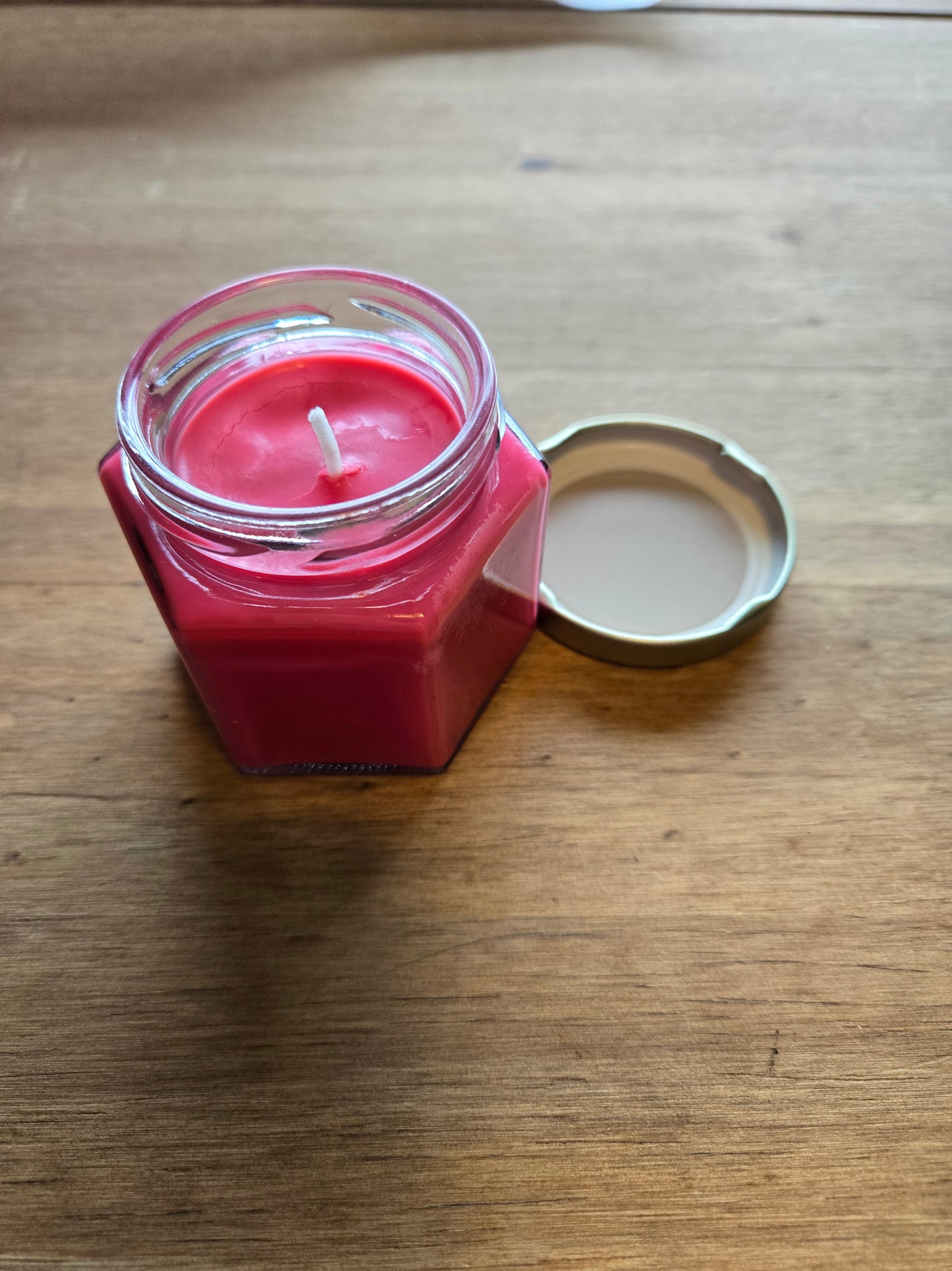 Red raspberry candle